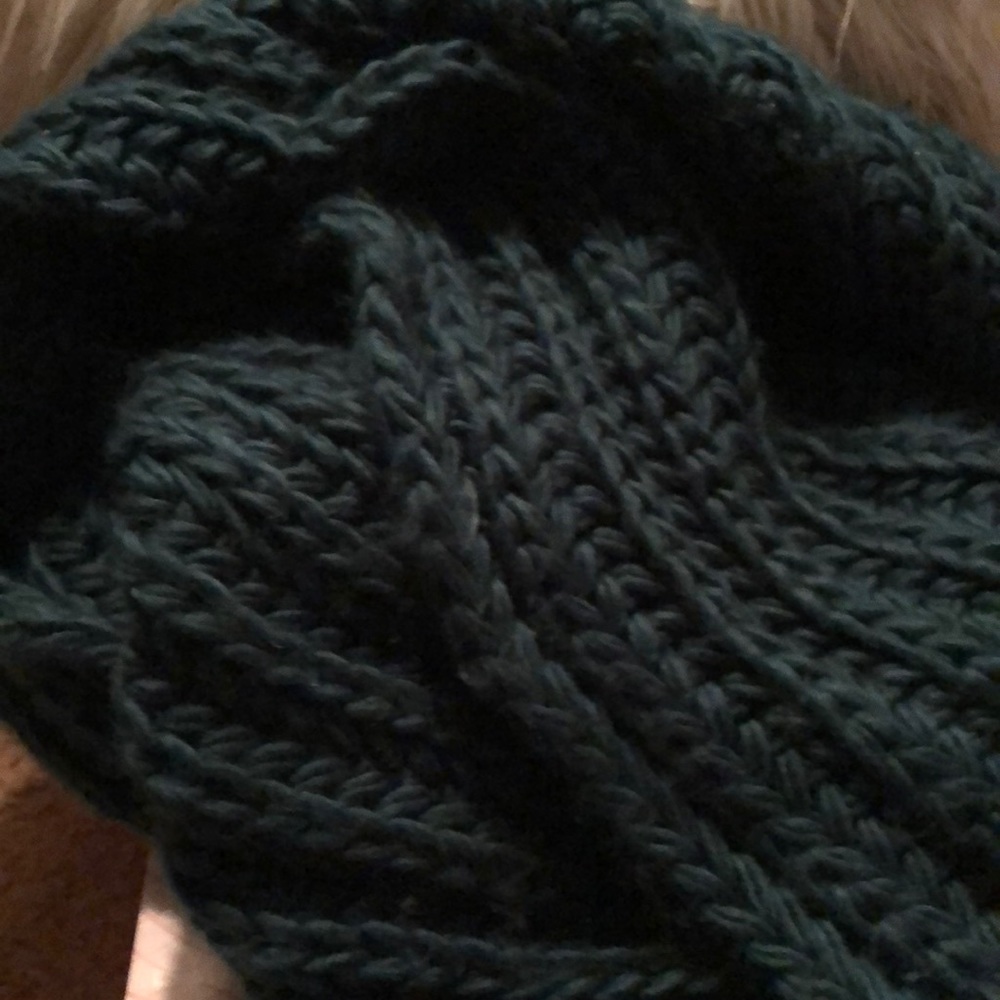 Forever 21 knit scarf in emerald green